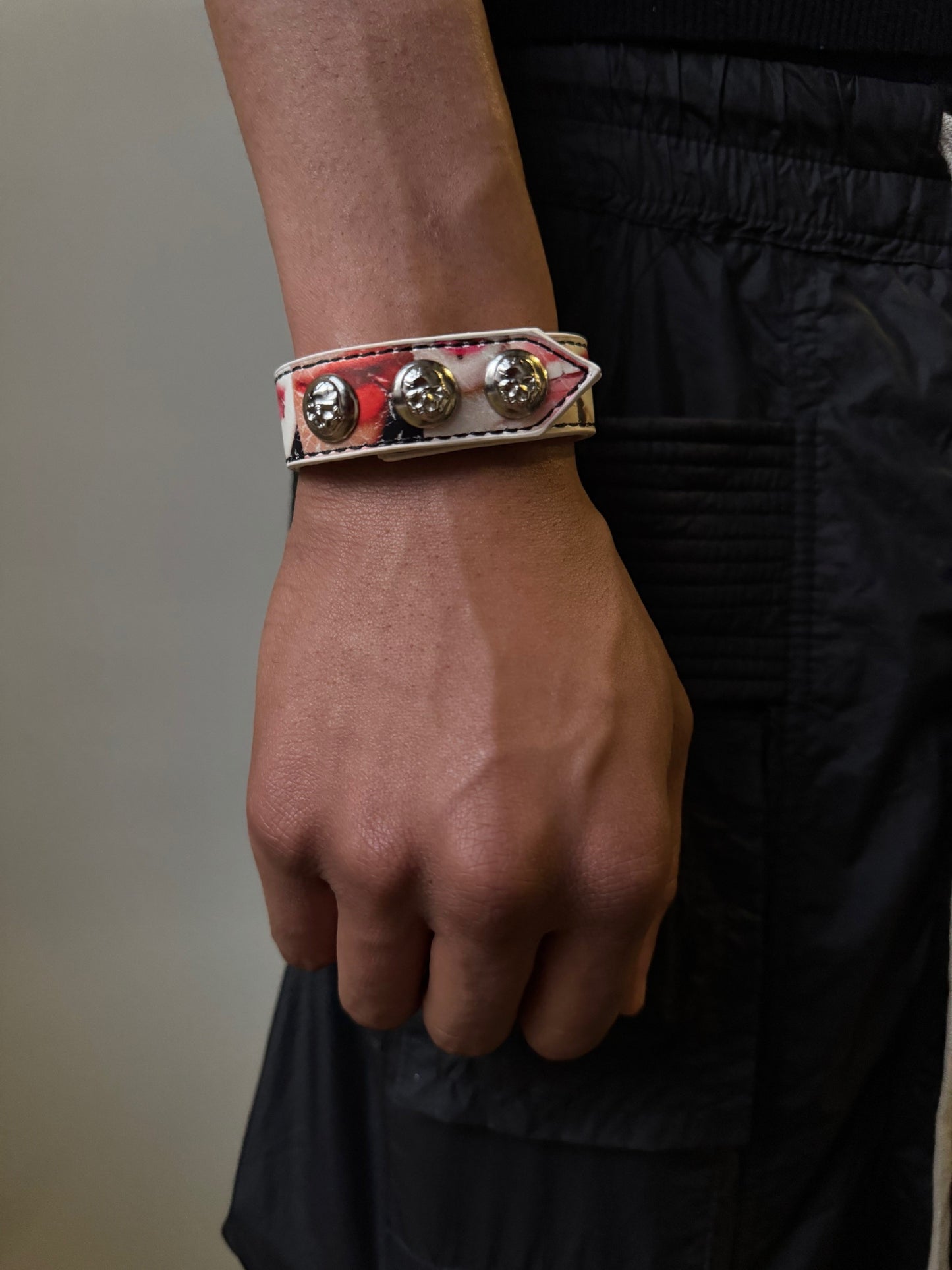 Lip bracelet