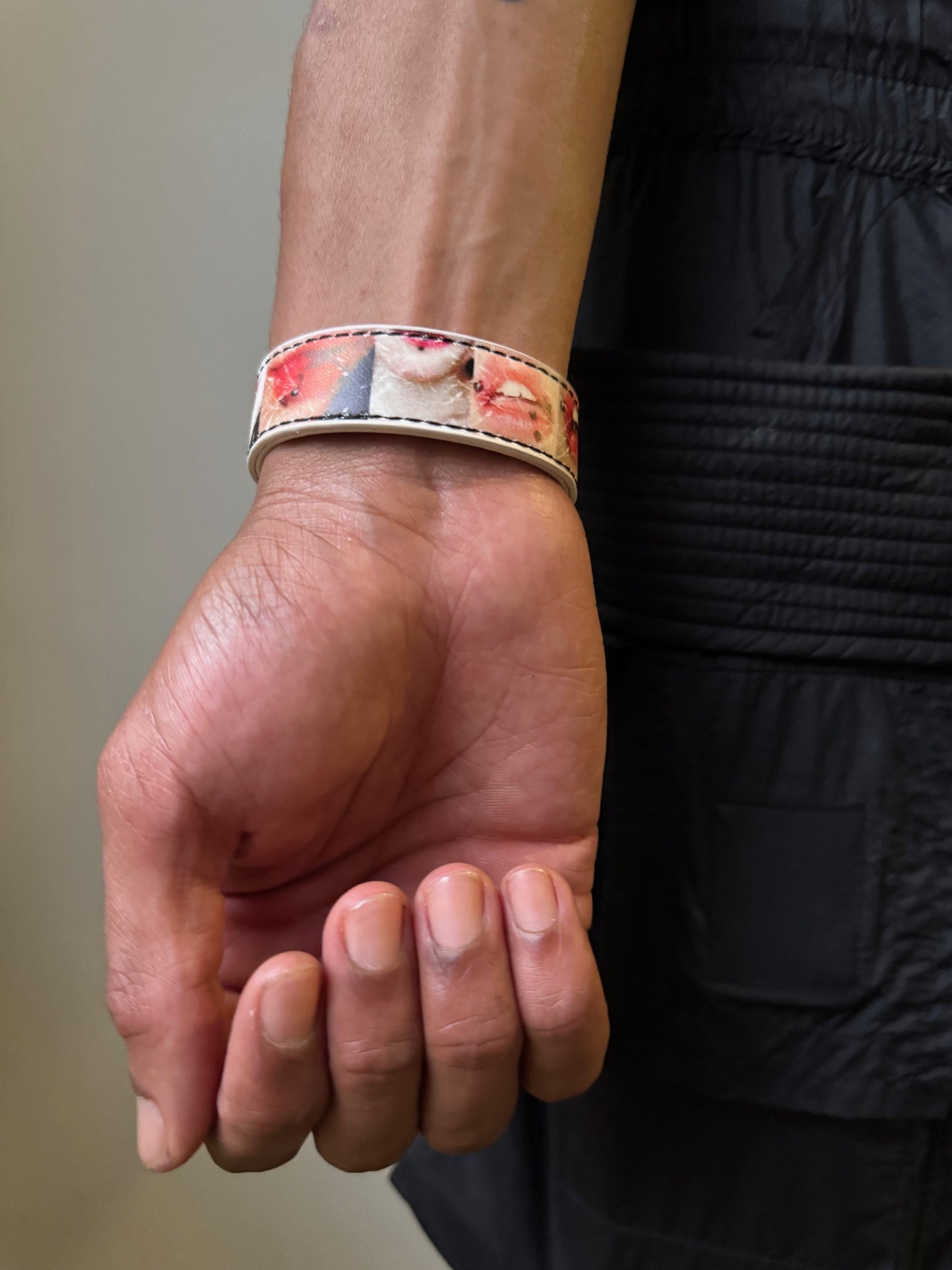 Lip bracelet