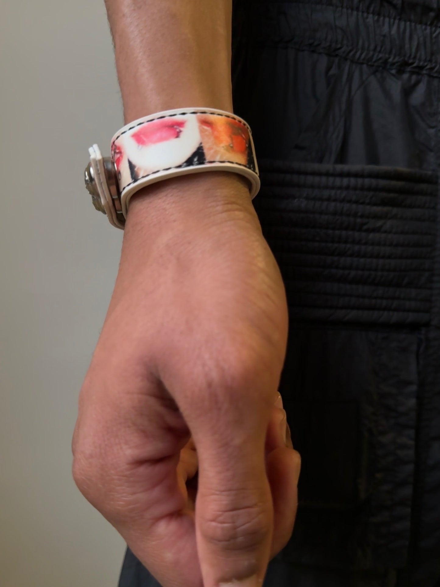 Lip bracelet